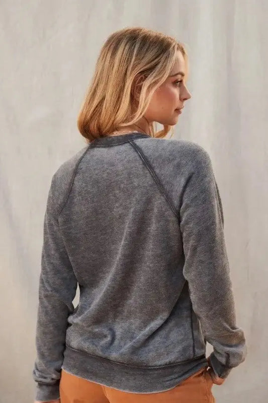The Tiny Details BEACH Graphic Fleece Acid Wash Pullover