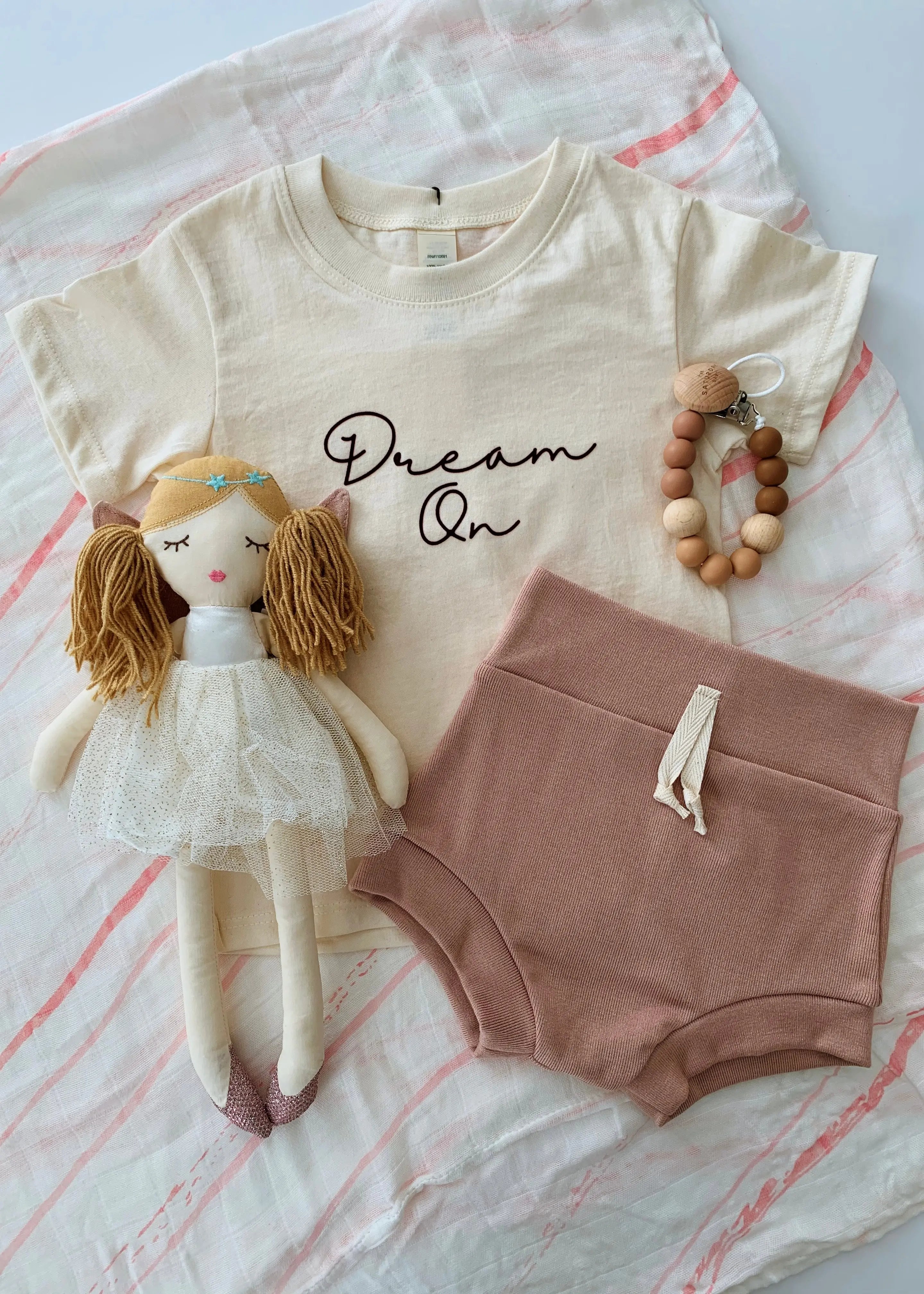The Tiny Details Organic Short Sleeve Dream On Tee