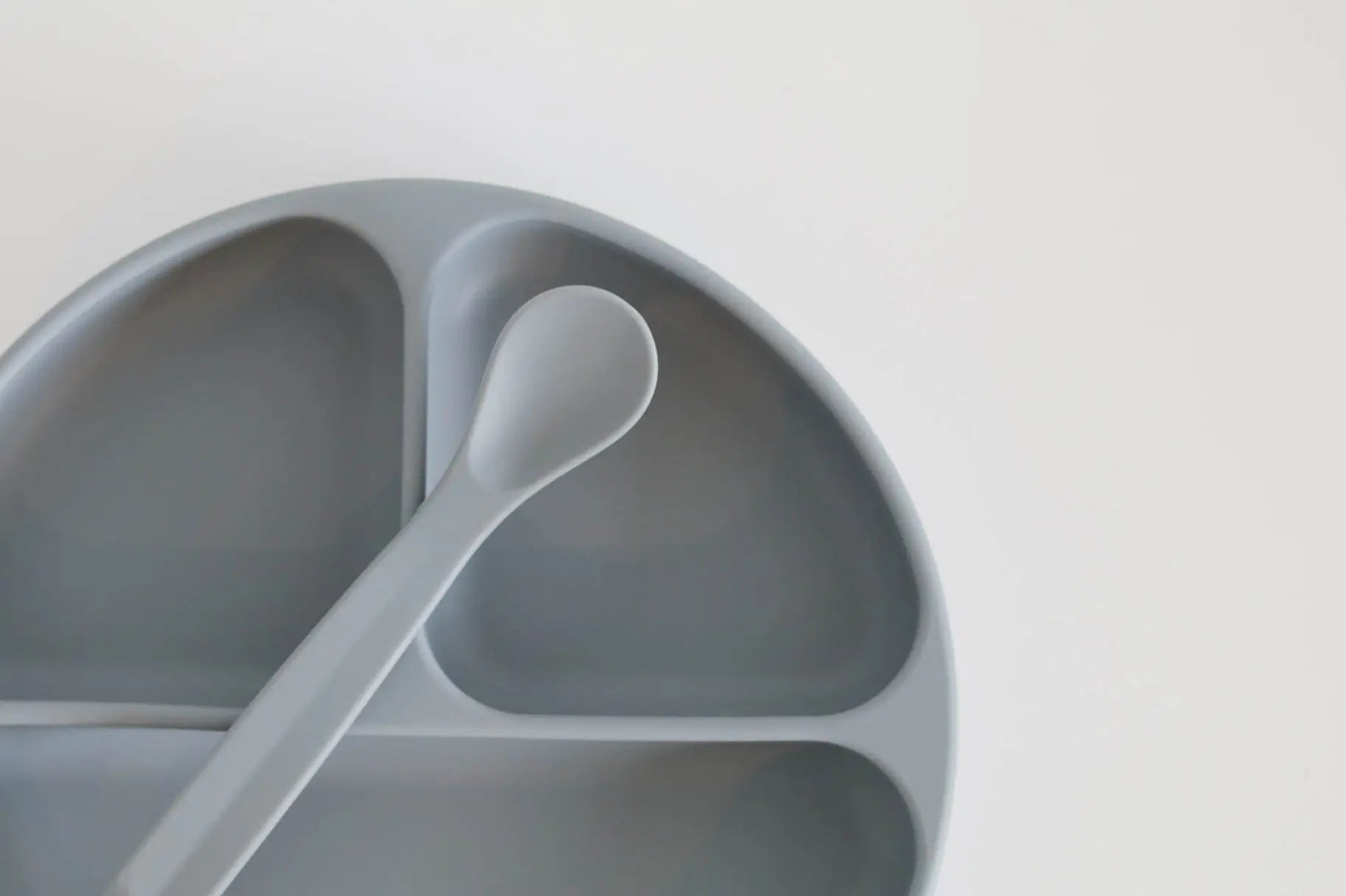 The Tiny Details Silicone Suction Plate with Lid & Spoon
