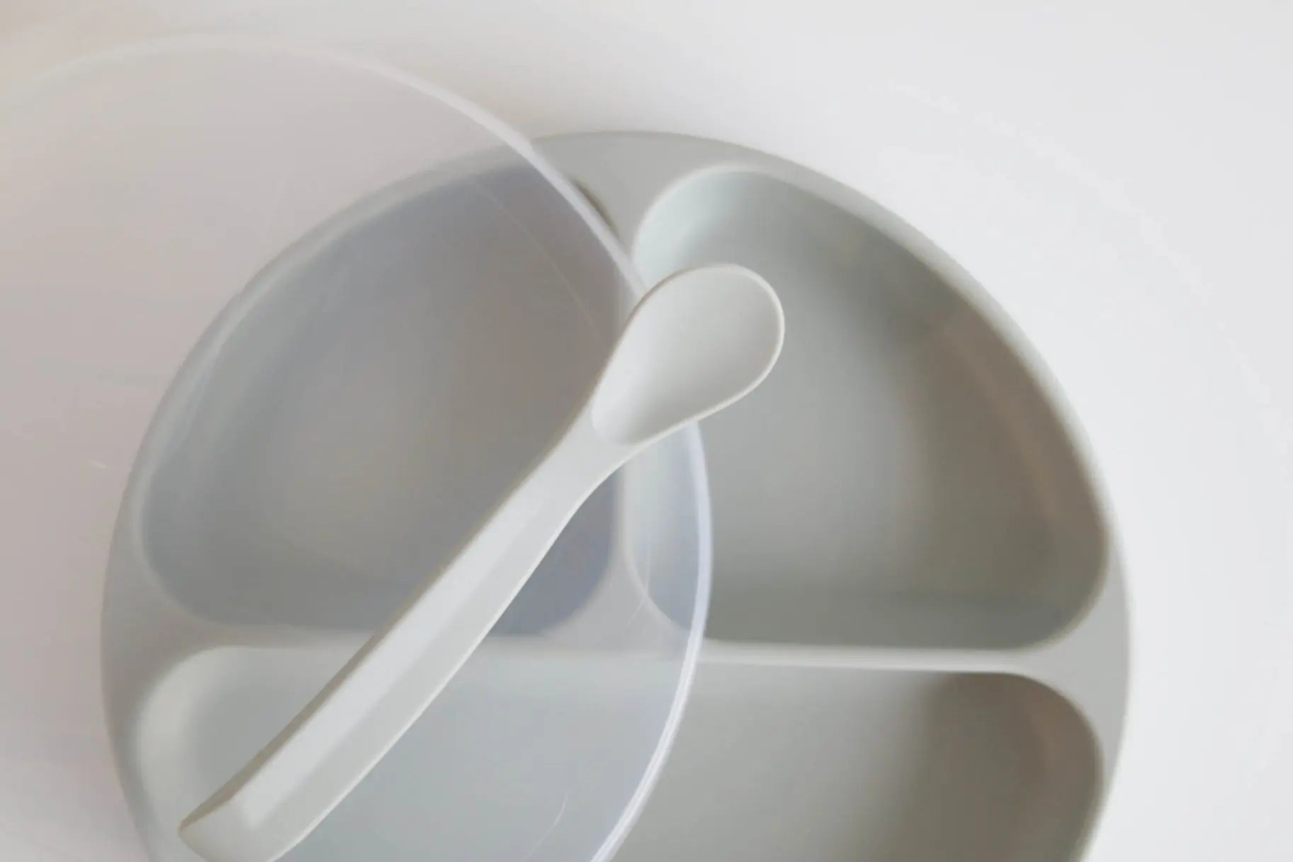The Tiny Details Silicone Suction Plate with Lid & Spoon